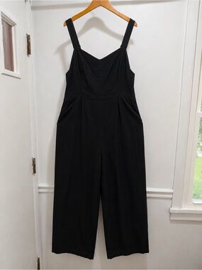 Black Wide-Leg Linen Jumpsuit with Adjustable Straps